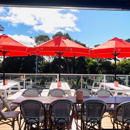 Bridport Bay Inn Bagian luar foto