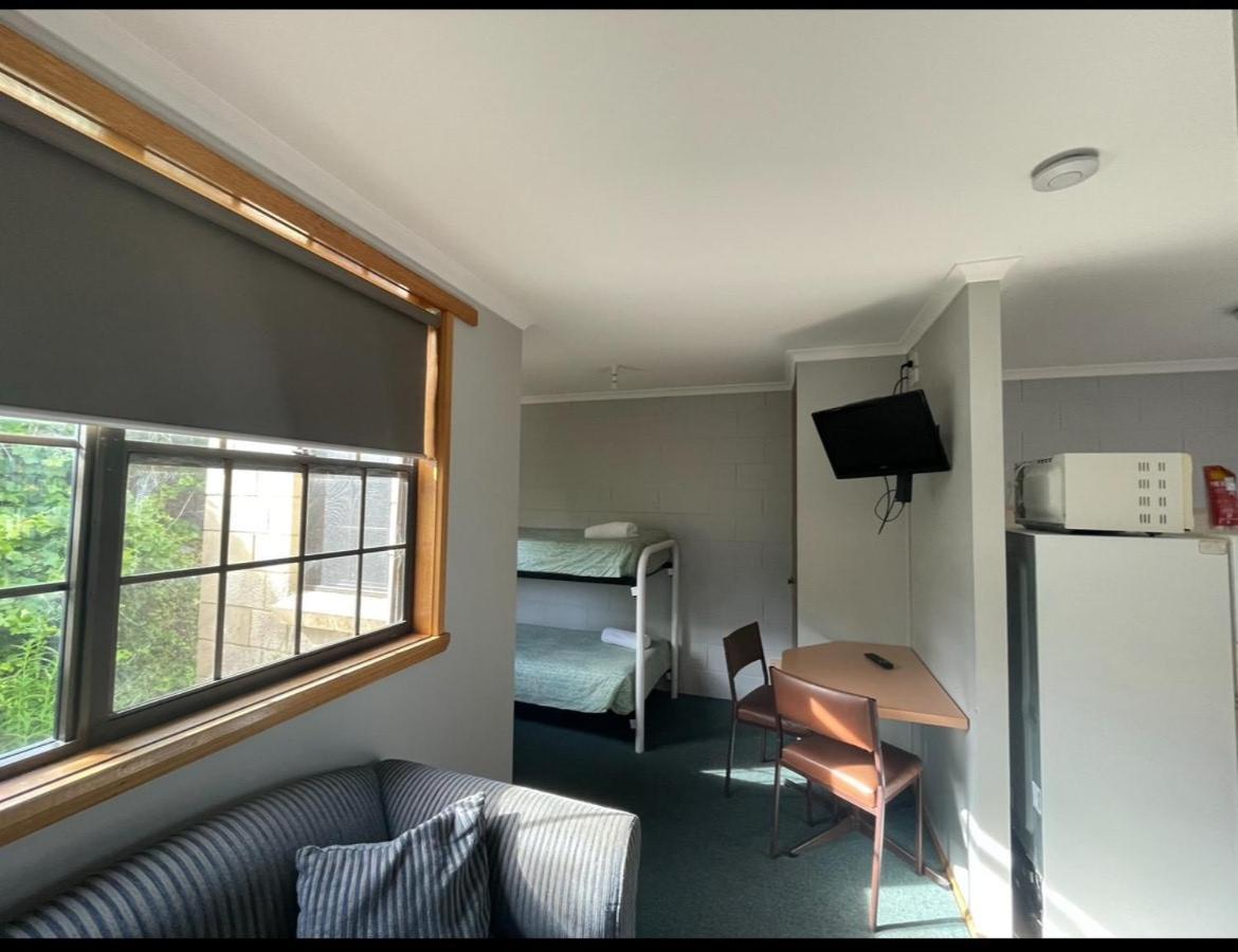 Bridport Bay Inn Bagian luar foto
